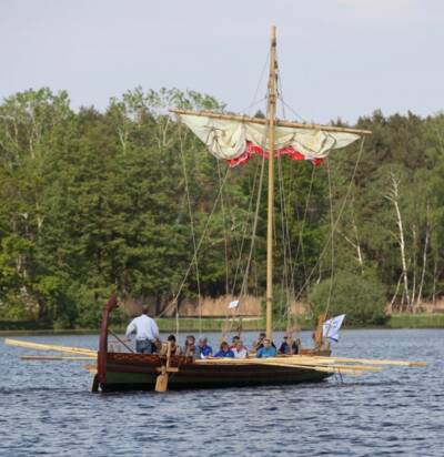 Schiff auf Wasser